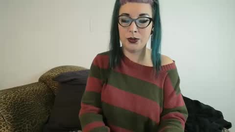 Missy Dee online show from December 3, 8:05 am