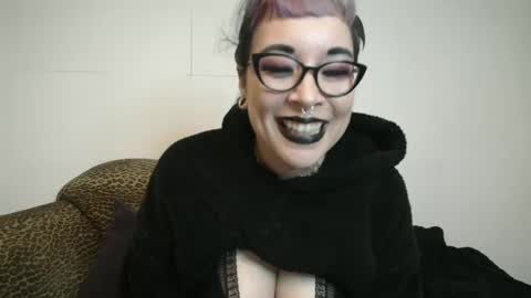 Missy Dee online show from December 11, 6:36 am