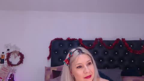 Snapshot of missycrystal chatting on December 23, 12:35 am Crystal online show from December 23, 12:35 am