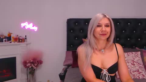 Snapshot of missycrystal chatting on October 10, 6:18 pm Crystal online show from October 10, 6:18 pm