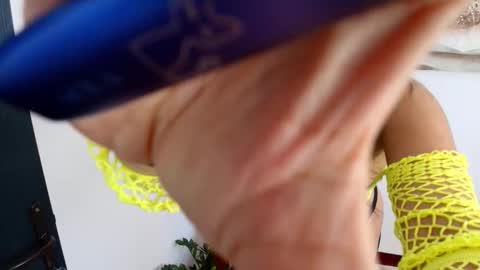 Snapshot of missyscarlet chatting on February 20, 6:10 am missyscarlet online show from February 20, 6:10 am