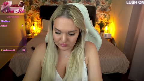 Snapshot of missyymartinezz chatting on December 12, 9:40 am Amely online show from December 12, 9:40 am