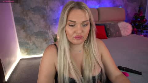 Snapshot of missyymartinezz chatting on December 23, 8:44 am Amely online show from December 23, 8:44 am