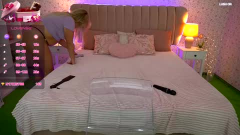 Snapshot of missyymartinezz chatting on February 13, 3:35 pm Amely online show from February 13, 3:35 pm