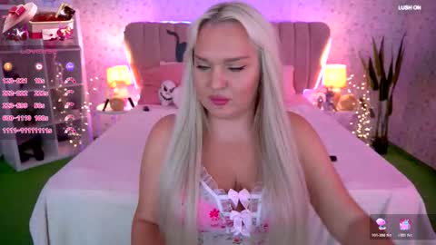 Snapshot of missyymartinezz chatting on October 22, 3:12 pm Amely online show from October 22, 3:12 pm
