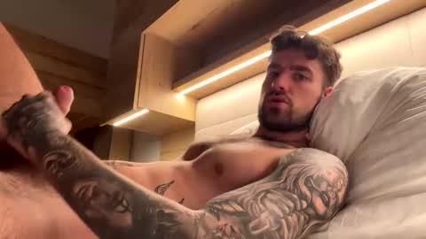 Snapshot of mister_amor chatting on February 28, 9:32 am Mr Amor online show from February 28, 9:32 am