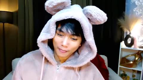 Snapshot of mister_officer chatting on December 8, 12:08 pm SAINT SACHI  will make your day  online show from December 8, 12:08 pm