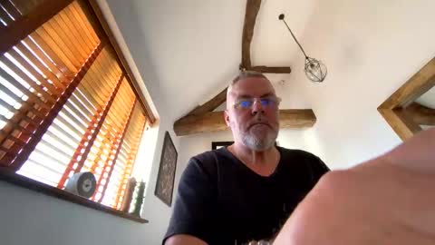 Snapshot of misterblivs chatting on March 19, 9:02 am Misterblivs online show from March 19, 9:02 am