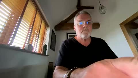 Snapshot of misterblivs chatting on April 2, 5:43 pm Misterblivs online show from April 2, 5:43 pm