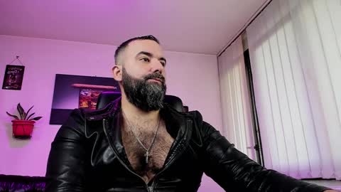 Snapshot of misterlov3r chatting on December 20, 10:38 am misterlov3r online show from December 20, 10:38 am