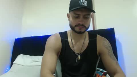 mistersam33 online show from December 1, 9:37 pm