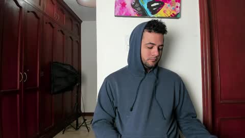 Snapshot of mistic_orgamsxxx18 chatting on May 31, 12:45 pm Sexy couple ready to play without limits here we do everything online show from May 31, 12:45 pm