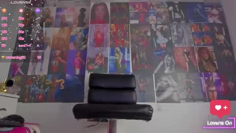 Snapshot of mistileav chatting on February 14, 8:38 pm online show from February 14, 8:38 pm