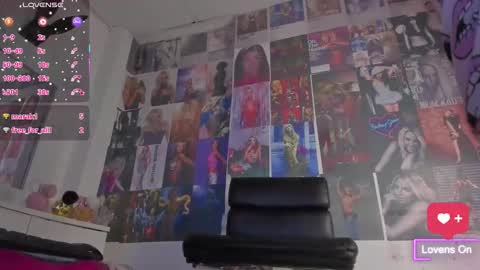 Snapshot of mistileav chatting on February 20, 11:05 pm online show from February 20, 11:05 pm