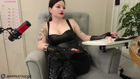 Snapshot of mistress_anna_dame chatting on February 4, 7:33 pm Her Infernal Majesty online show from February 4, 7:33 pm
