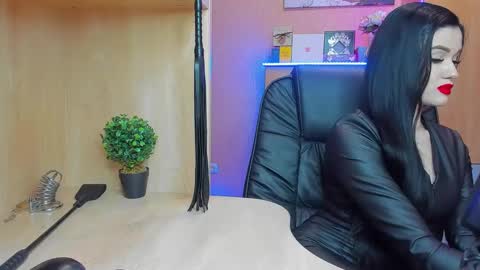 Snapshot of mistress_kristi chatting on February 18, 8:14 pm Mistress Kristi online show from February 18, 8:14 pm