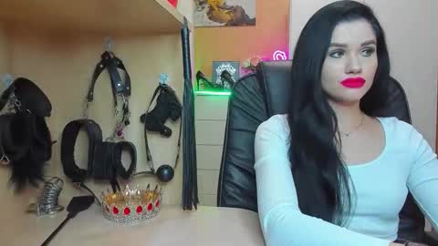 Snapshot of mistress_kristi chatting on September 21, 8:10 pm Mistress Kristi online show from September 21, 8:10 pm