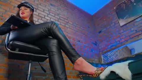 Snapshot of mistress_milana_ chatting on December 20, 3:21 pm mistress_milana_ online show from December 20, 3:21 pm