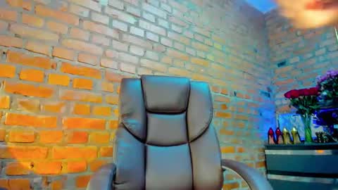 mistress_milana_ online show from November 23, 11:10 am