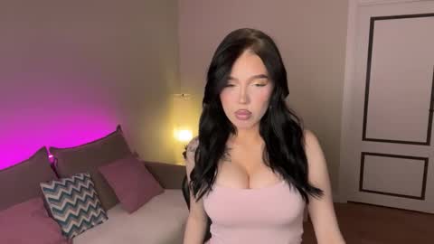 Mia online show from November 24, 8:19 pm