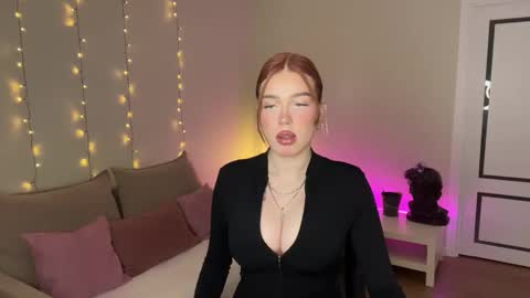 Mia online show from March 14, 8:36 pm