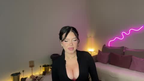 Snapshot of mistress_of_hearts chatting on May 16, 7:56 pm Mia online show from May 16, 7:56 pm