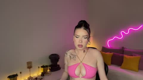 Snapshot of mistress_of_hearts chatting on May 24, 7:30 pm Mia online show from May 24, 7:30 pm