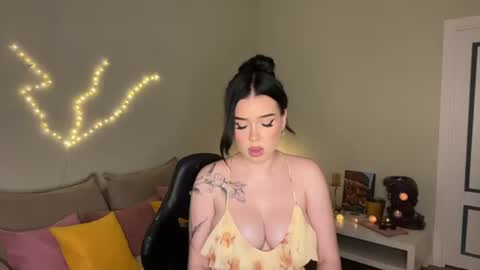 Mia online show from July 18, 2:10 pm
