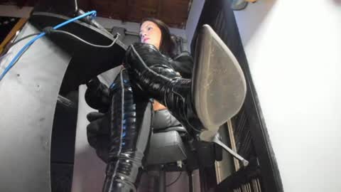 Snapshot of mistressanna_ chatting on July 2, 3:23 am Mistress Anna Alves online show from July 2, 3:23 am