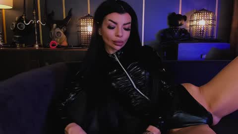 Snapshot of mistresselenia chatting on December 15, 11:23 am Elenia online show from December 15, 11:23 am