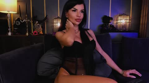 Snapshot of mistresselenia chatting on January 6, 12:35 pm Elenia online show from January 6, 12:35 pm