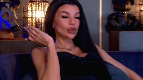 Elenia online show from April 22, 2:40 pm