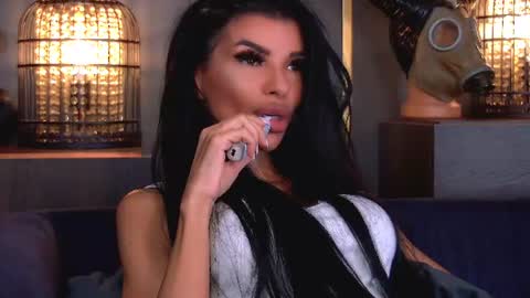 Snapshot of mistresselenia chatting on June 18, 11:14 am Elenia online show from June 18, 11:14 am