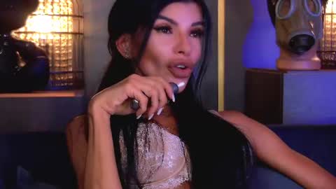 Snapshot of mistresselenia chatting on July 25, 12:03 pm Elenia online show from July 25, 12:03 pm