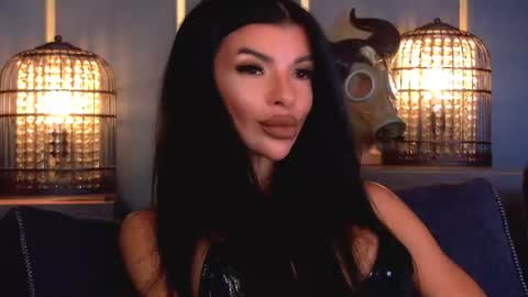 Snapshot of mistresselenia chatting on August 5, 11:57 am Elenia online show from August 5, 11:57 am