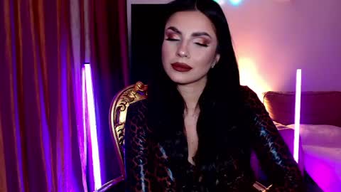 Snapshot of mistressfindom chatting on March 23, 11:53 pm Goddess Katerina online show from March 23, 11:53 pm