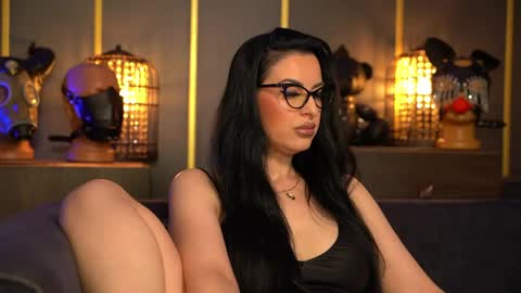 Snapshot of mistresskellykent chatting on May 9, 10:15 pm Mistress Kelly online show from May 9, 10:15 pm