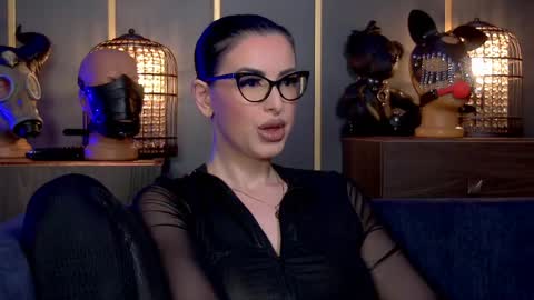 Snapshot of mistresskellykent chatting on May 23, 11:20 pm Mistress Kelly online show from May 23, 11:20 pm