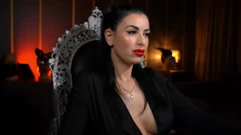 Snapshot of mistresskellykent chatting on July 10, 11:29 pm Mistress Kelly online show from July 10, 11:29 pm