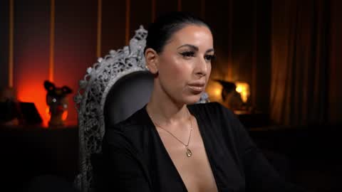 Snapshot of mistresskellykent chatting on July 15, 10:37 pm Mistress Kelly online show from July 15, 10:37 pm
