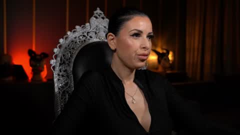 Snapshot of mistresskellykent chatting on July 21, 10:45 pm Mistress Kelly online show from July 21, 10:45 pm