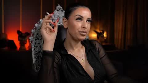 Snapshot of mistresskellykent chatting on July 22, 11:07 pm Mistress Kelly online show from July 22, 11:07 pm