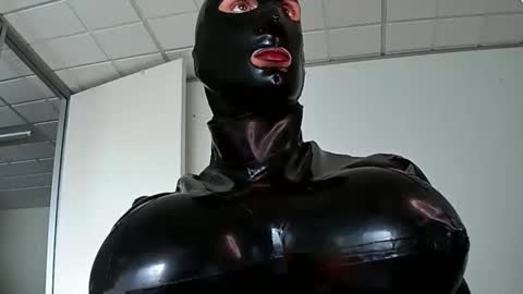 Snapshot of mistresslatexxx chatting on January 20, 10:51 am Bianca online show from January 20, 10:51 am