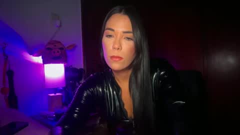 Snapshot of mistresslavinia_ chatting on December 17, 7:20 pm only mistresslavinia oficial online show from December 17, 7:20 pm