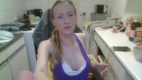 mistressmilly32 online show from May 20, 7:31 pm