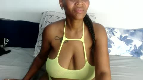 Snapshot of mistressshirleyx chatting on January 22, 7:03 pm mistressshirleyx online show from January 22, 7:03 pm