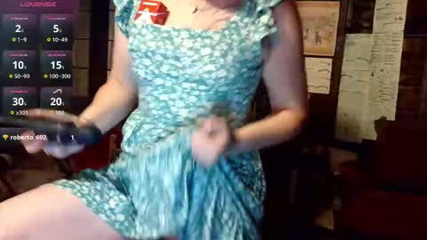 Snapshot of mistressthrope chatting on June 6, 1:32 am MistressThrope online show from June 6, 1:32 am