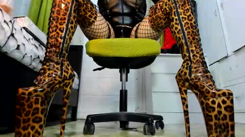 Tiffany online show from October 3, 4:42 am