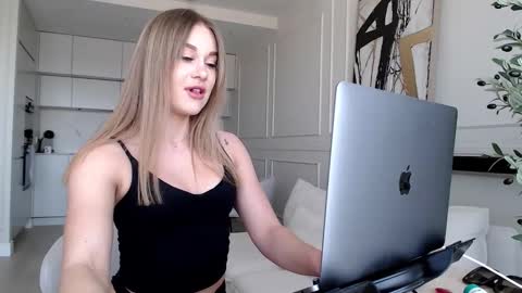 mistressuniverse online show from March 9, 11:03 am