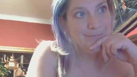 Snapshot of mistymountains96 chatting on February 16, 2:40 am Misty Mountains online show from February 16, 2:40 am